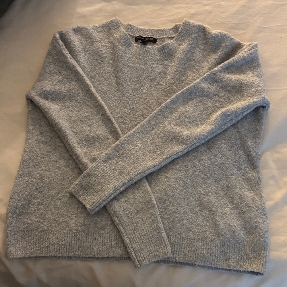 Banana Republic Light Heather Gray Crewneck Sweater